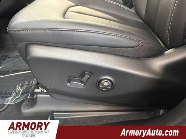 2027 Chrysler Pacifica Select AWD