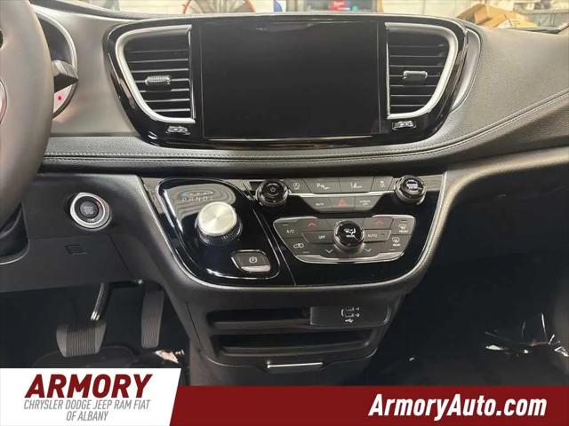2027 Chrysler Pacifica Select AWD
