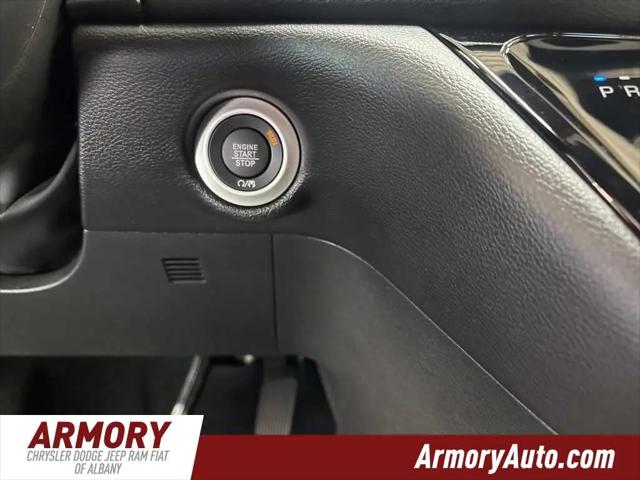 2027 Chrysler Pacifica Select AWD