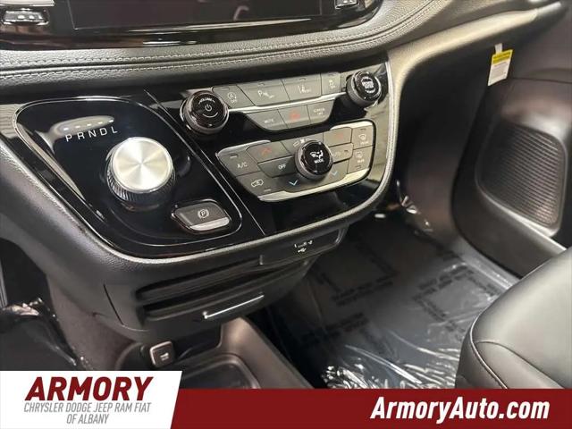 2027 Chrysler Pacifica Select AWD