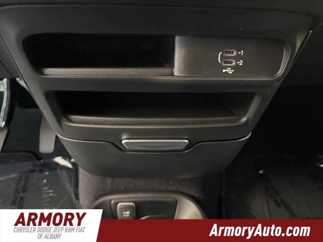 2027 Chrysler Pacifica Select AWD