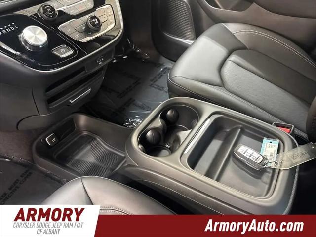 2027 Chrysler Pacifica Select AWD