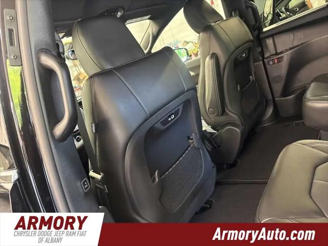 2027 Chrysler Pacifica Select AWD