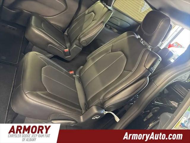 2027 Chrysler Pacifica Select AWD