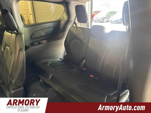 2027 Chrysler Pacifica Select AWD