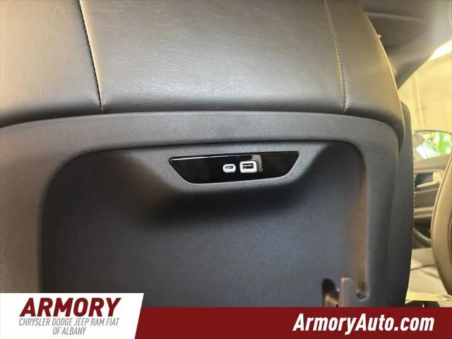2027 Chrysler Pacifica Select AWD