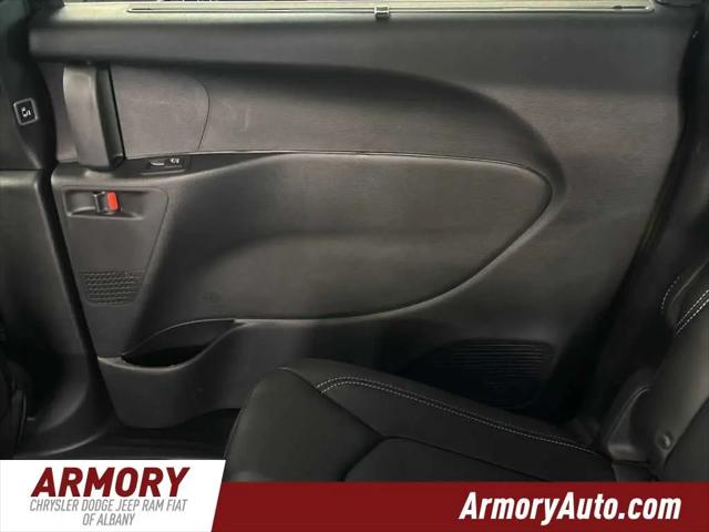 2027 Chrysler Pacifica Select AWD