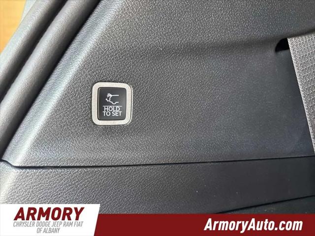 2027 Chrysler Pacifica Select AWD