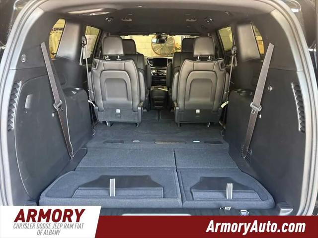 2027 Chrysler Pacifica Select AWD