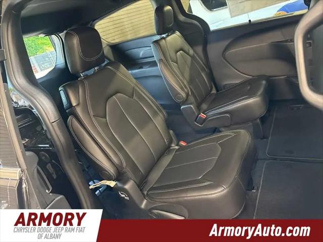 2027 Chrysler Pacifica Select AWD