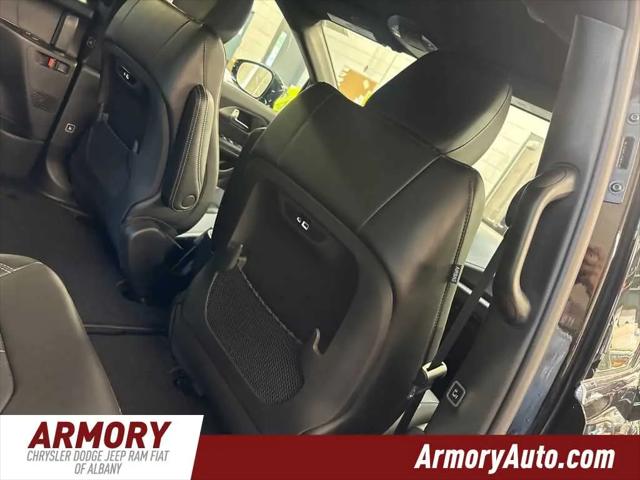 2027 Chrysler Pacifica Select AWD