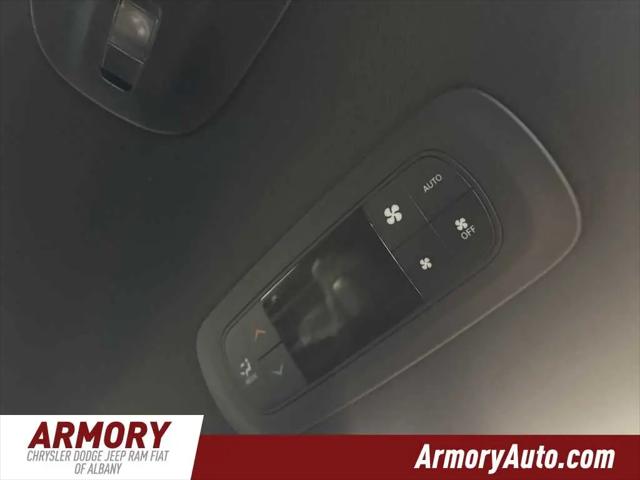 2027 Chrysler Pacifica Select AWD