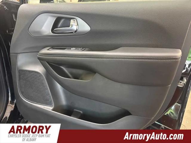 2027 Chrysler Pacifica Select AWD