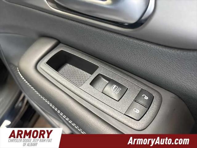 2027 Chrysler Pacifica Select AWD