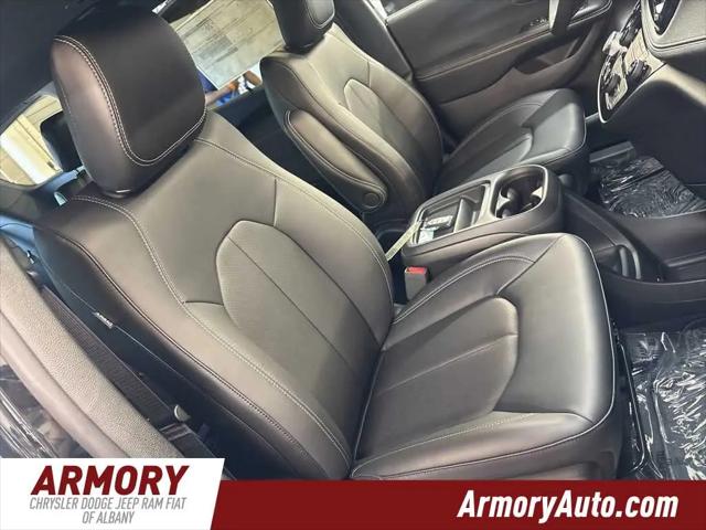 2027 Chrysler Pacifica Select AWD