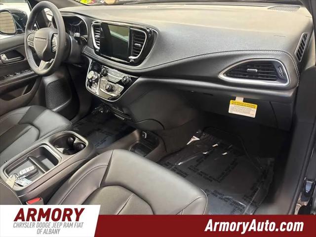 2027 Chrysler Pacifica Select AWD