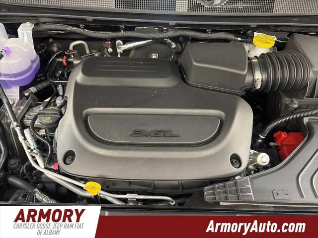 2027 Chrysler Pacifica Select AWD