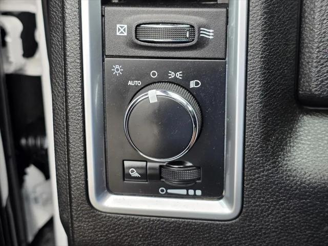 2024 Ram 1500 Classic Warlock Crew Cab 4x2 5'7" Box