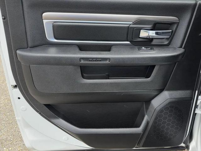 2024 Ram 1500 Classic Warlock Crew Cab 4x2 5'7" Box