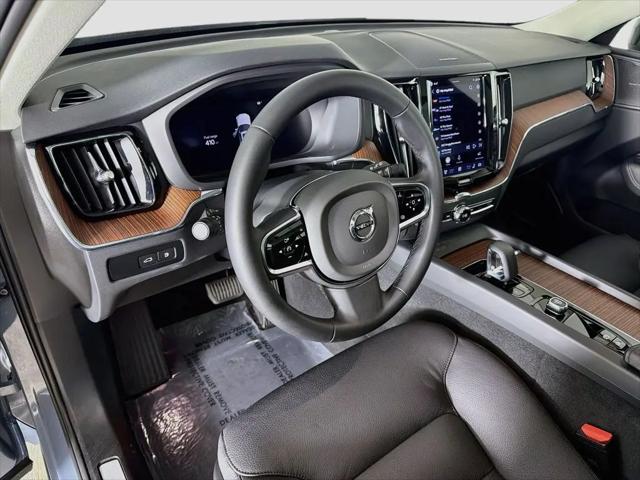 2023 Volvo XC60 Recharge T8 Plus Dark Theme