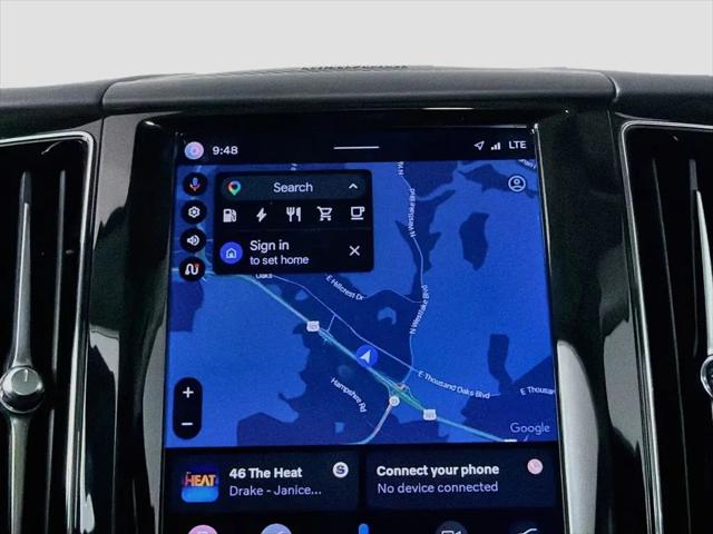 2023 Volvo XC60 Recharge T8 Plus Dark Theme