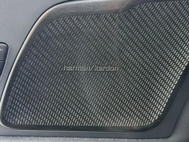 2023 Volvo XC60 Recharge T8 Plus Dark Theme