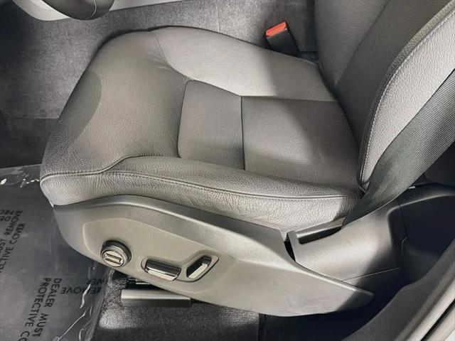 2023 Volvo XC60 Recharge T8 Plus Dark Theme