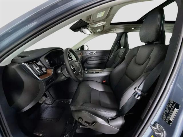 2023 Volvo XC60 Recharge T8 Plus Dark Theme