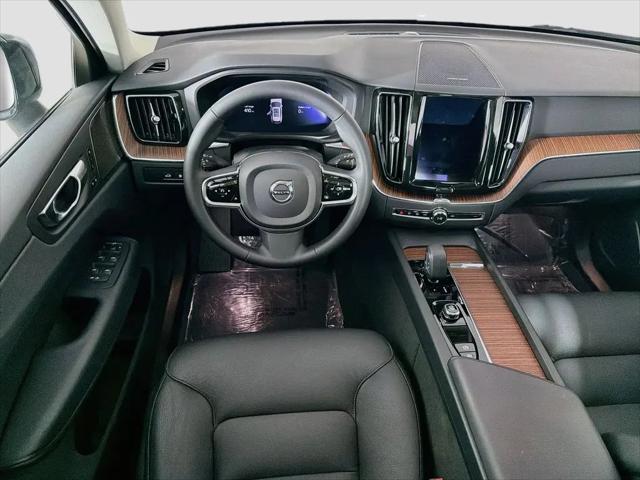 2023 Volvo XC60 Recharge T8 Plus Dark Theme