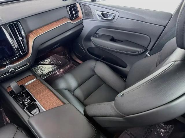 2023 Volvo XC60 Recharge T8 Plus Dark Theme