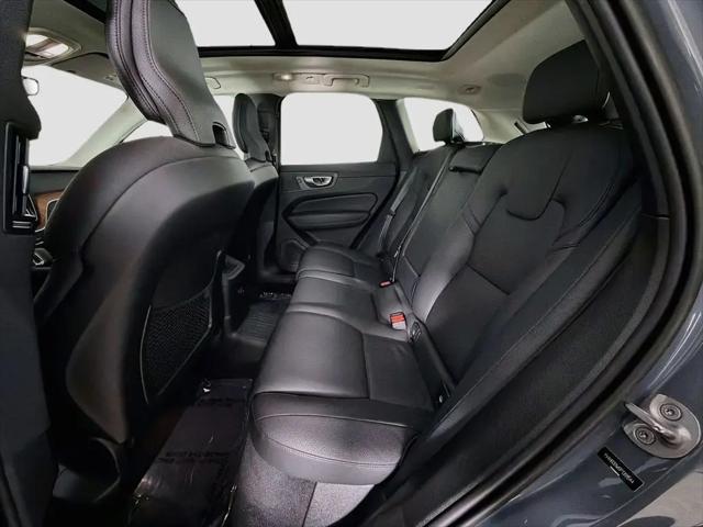 2023 Volvo XC60 Recharge T8 Plus Dark Theme