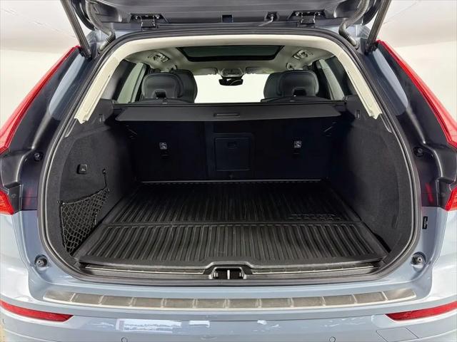 2023 Volvo XC60 Recharge T8 Plus Dark Theme