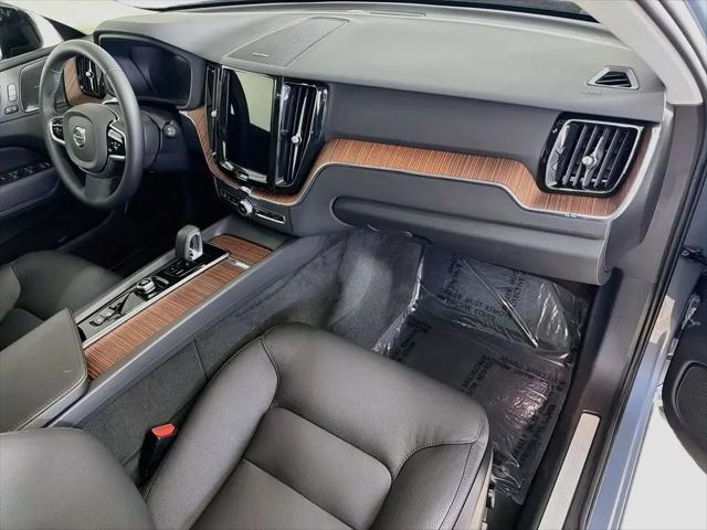 2023 Volvo XC60 Recharge T8 Plus Dark Theme