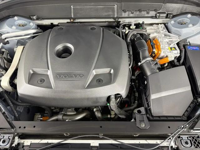 2023 Volvo XC60 Recharge T8 Plus Dark Theme