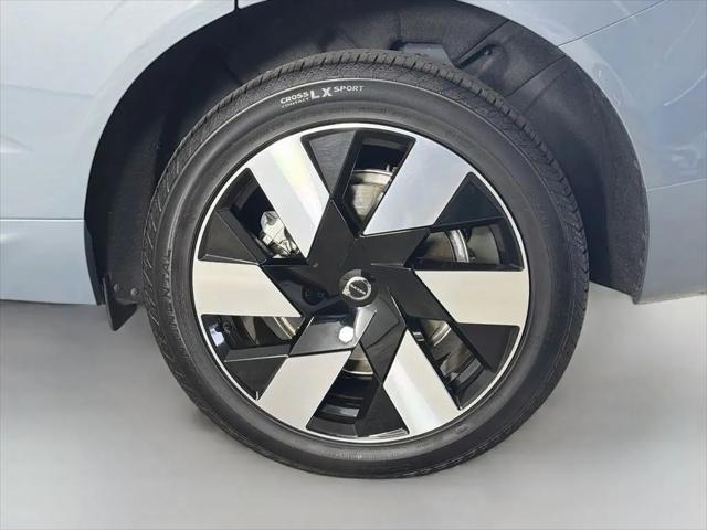 2023 Volvo XC60 Recharge T8 Plus Dark Theme
