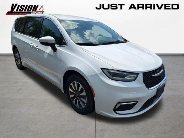 2023 Chrysler Pacifica Hybrid Touring L