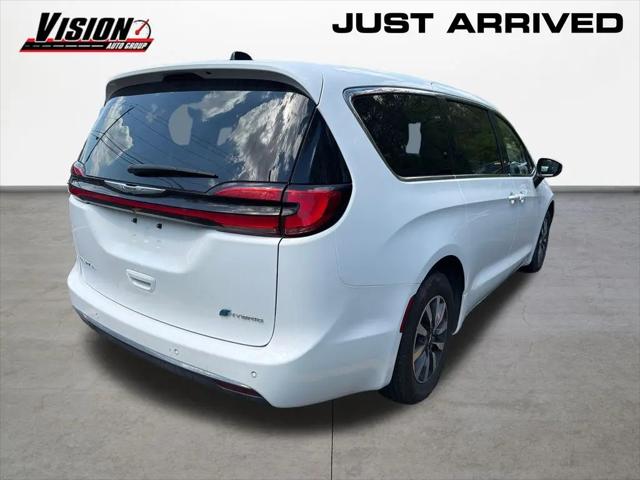 2023 Chrysler Pacifica Hybrid Touring L