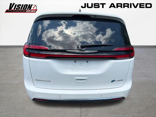 2023 Chrysler Pacifica Hybrid Touring L