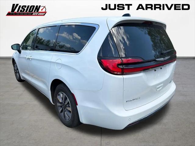 2023 Chrysler Pacifica Hybrid Touring L