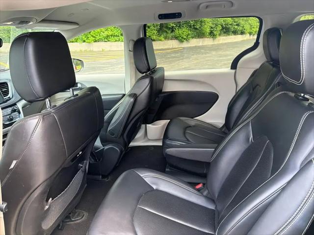 2023 Chrysler Pacifica Hybrid Touring L