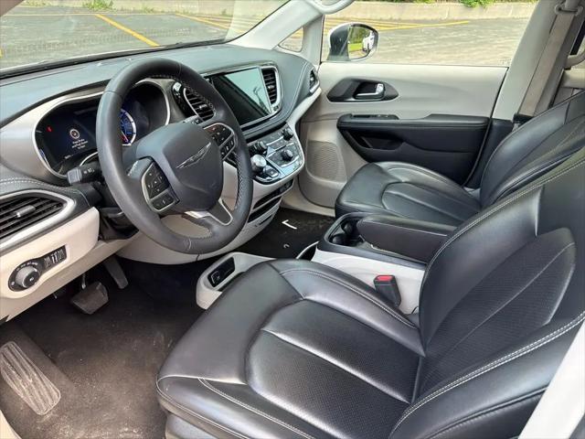 2023 Chrysler Pacifica Hybrid Touring L