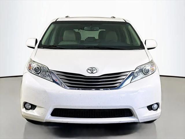 2017 Toyota Sienna XLE 8 Passenger