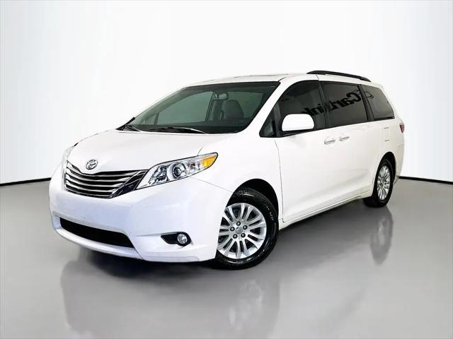 2017 Toyota Sienna XLE 8 Passenger