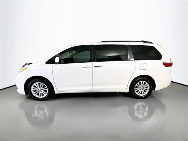 2017 Toyota Sienna XLE 8 Passenger