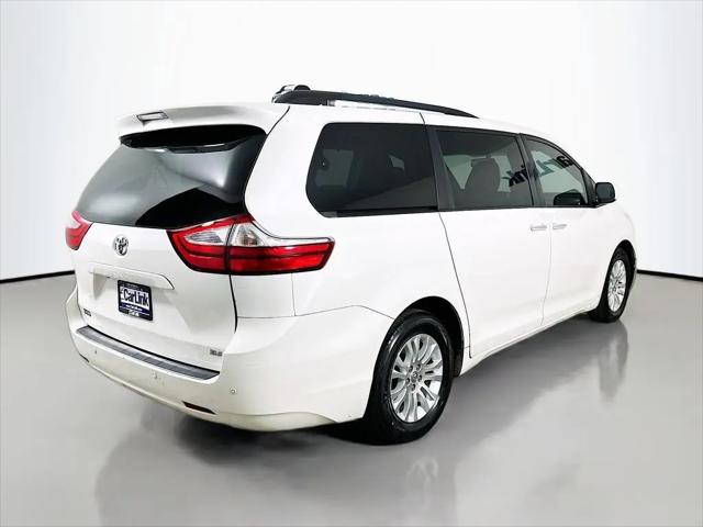 2017 Toyota Sienna XLE 8 Passenger