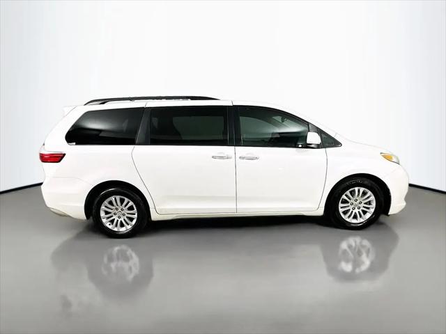 2017 Toyota Sienna XLE 8 Passenger