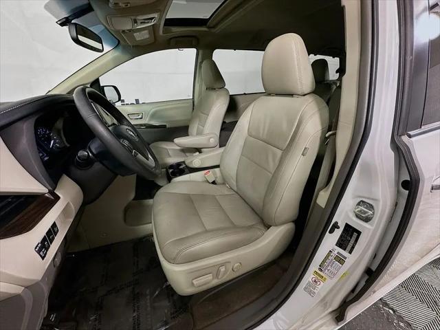 2017 Toyota Sienna XLE 8 Passenger