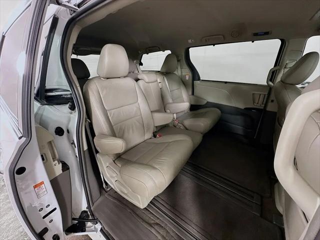 2017 Toyota Sienna XLE 8 Passenger