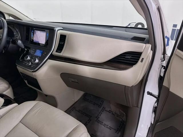 2017 Toyota Sienna XLE 8 Passenger