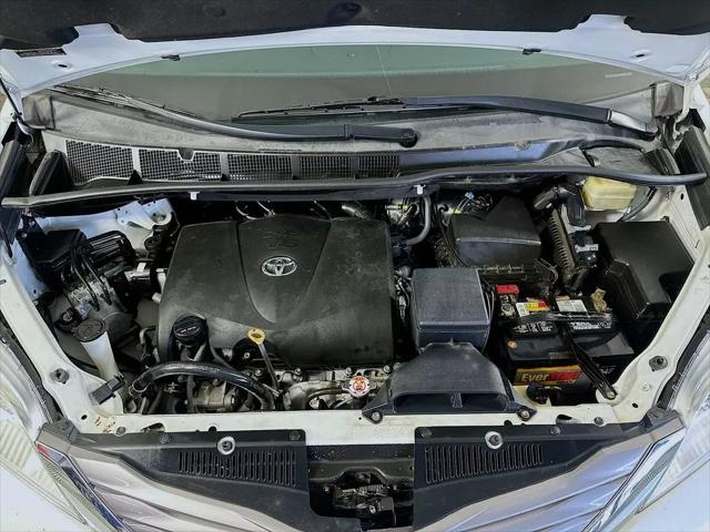 2017 Toyota Sienna XLE 8 Passenger